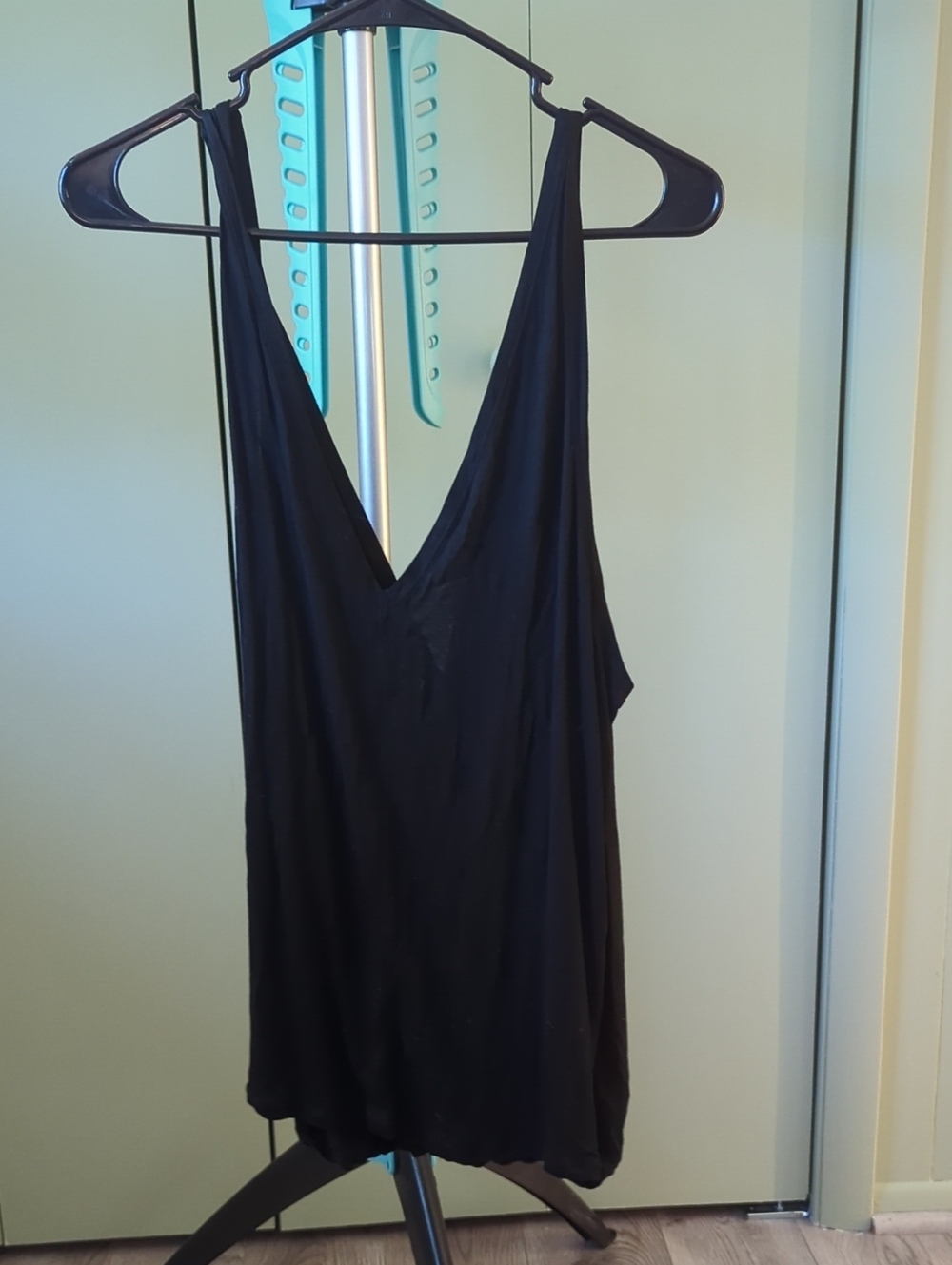 ZYIA Black V-Neck Tank